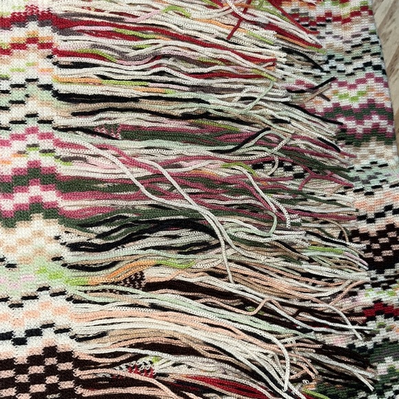 MISSONI.    Neck scarf. Made in Italy.    Beautiful - Picture 3 of 4